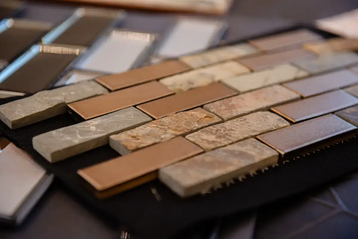 Detalle electro integrado en panel negro