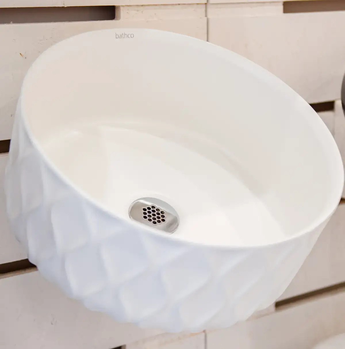 Detalle electro integrado en panel negro